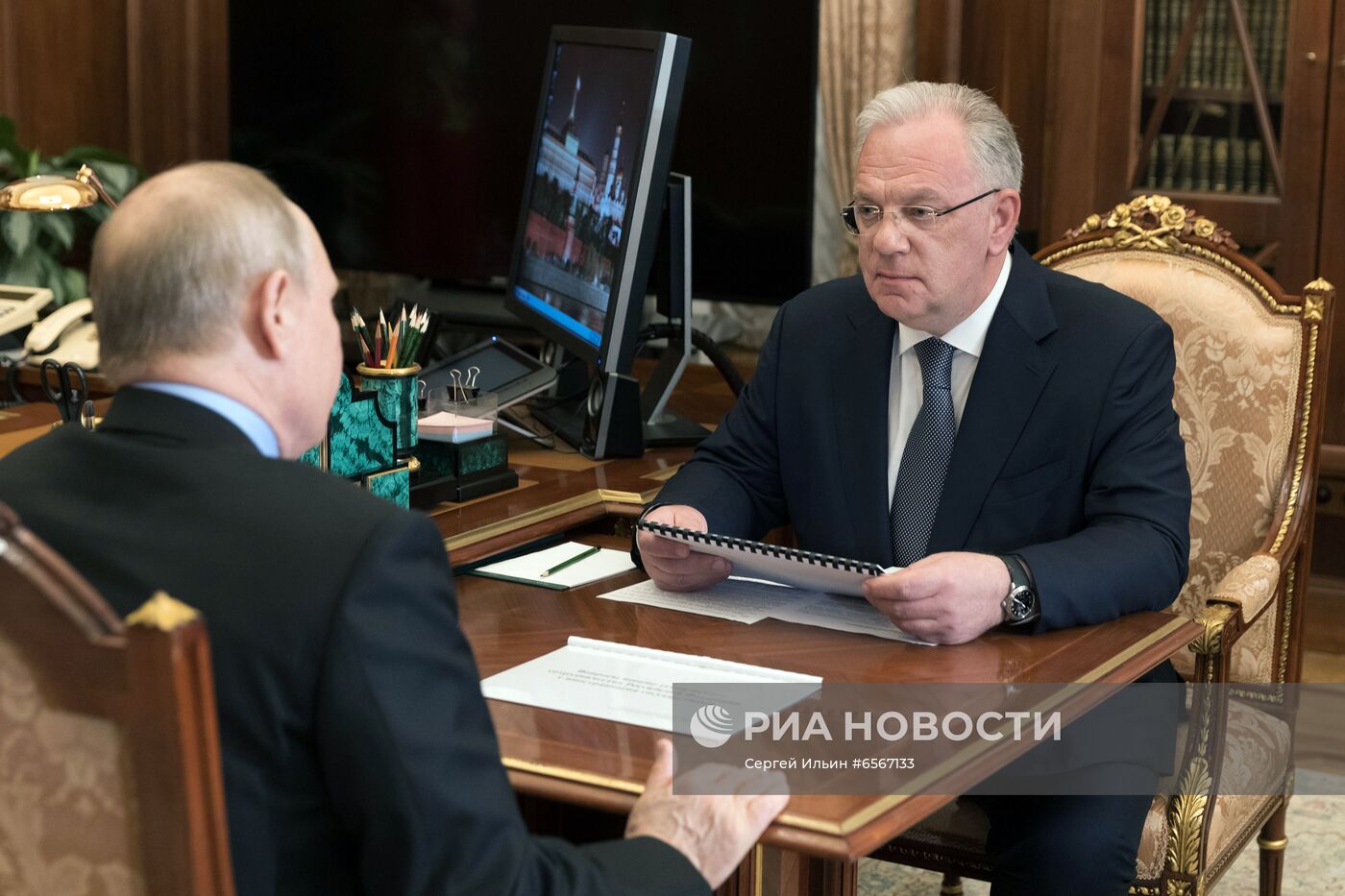 Президент РФ В. Путин встретился с директором ФСВТС России Д. Шугаевым