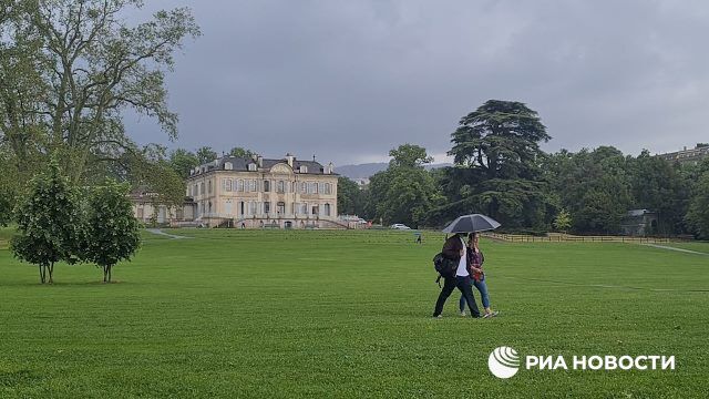 Приготовления в женевском парке Ля Гранж