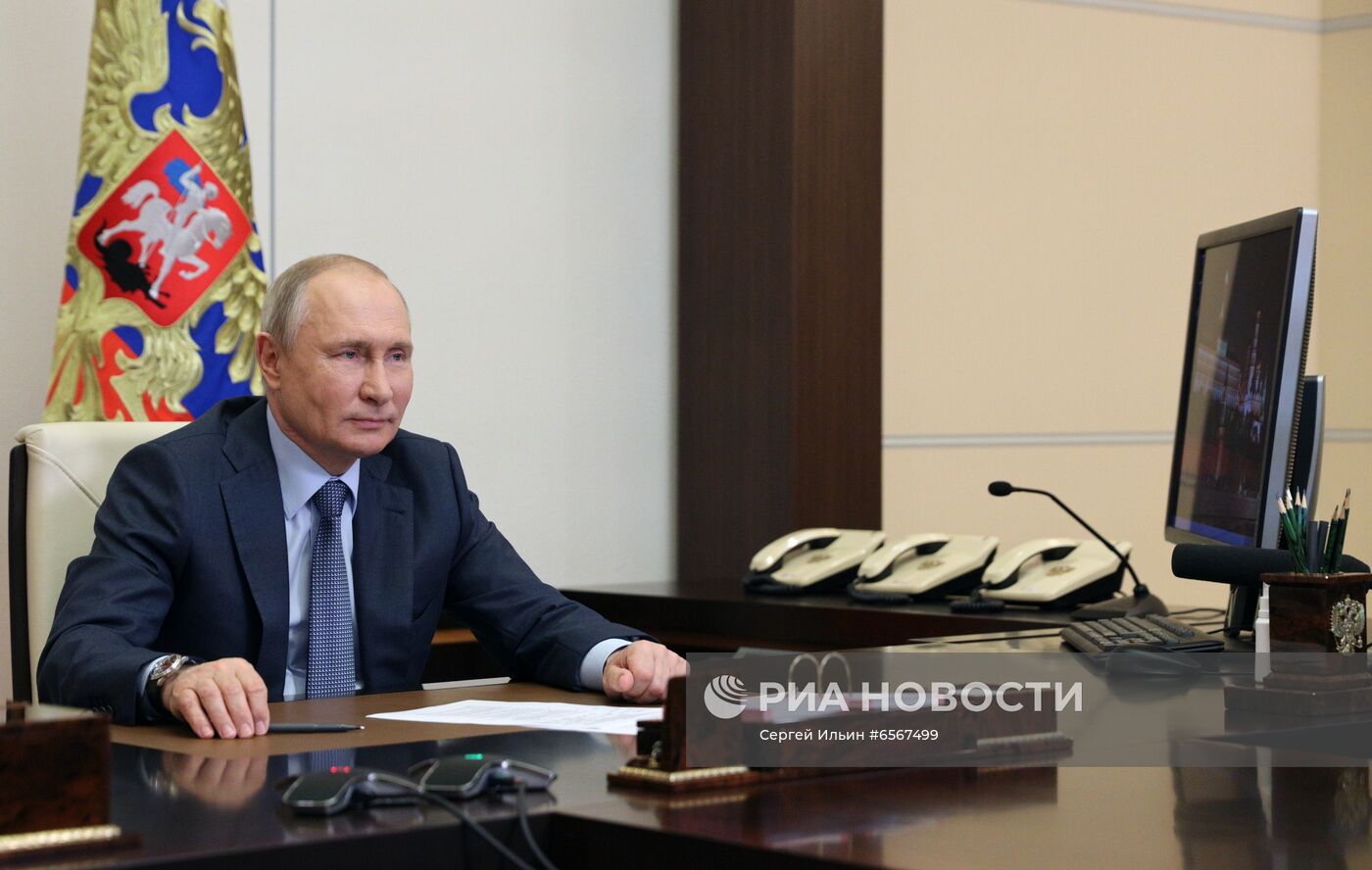 Президент РФ В. Путин встретился с представителями социальных организаций