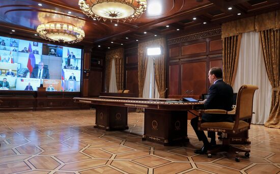 Зампред Совбеза РФ Д. Медведев провел совещание по вопросу о защите национальных интересов в сфере разработки искусственного интеллекта