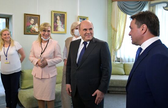 Премьер-министр РФ М. Мишустин посетил Дмитровский комплексный центр социального обслуживания населения