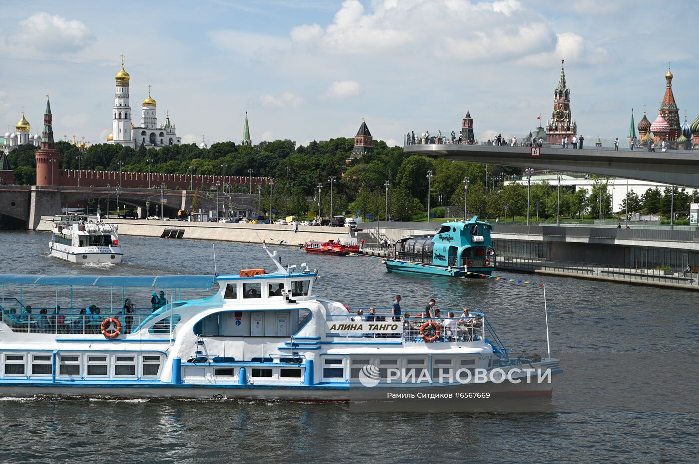Навигация на Москве-реке.