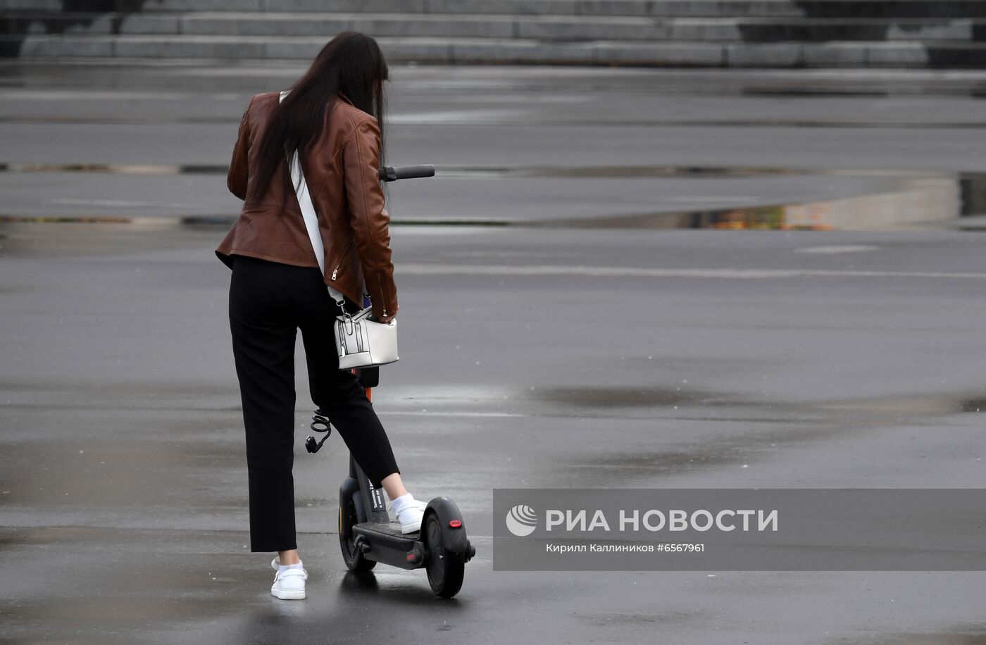 Власти Москвы подготовили меры регулирования движения на электросамокатах