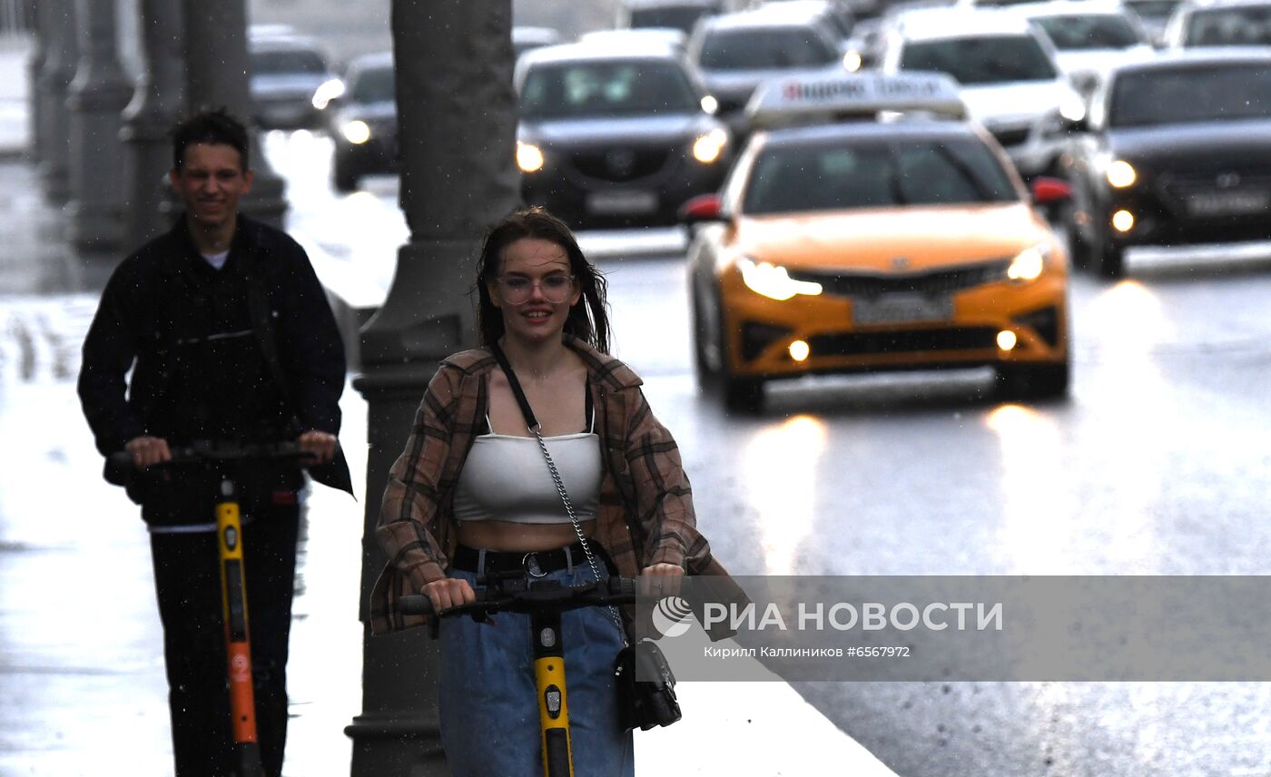 Власти Москвы подготовили меры регулирования движения на электросамокатах