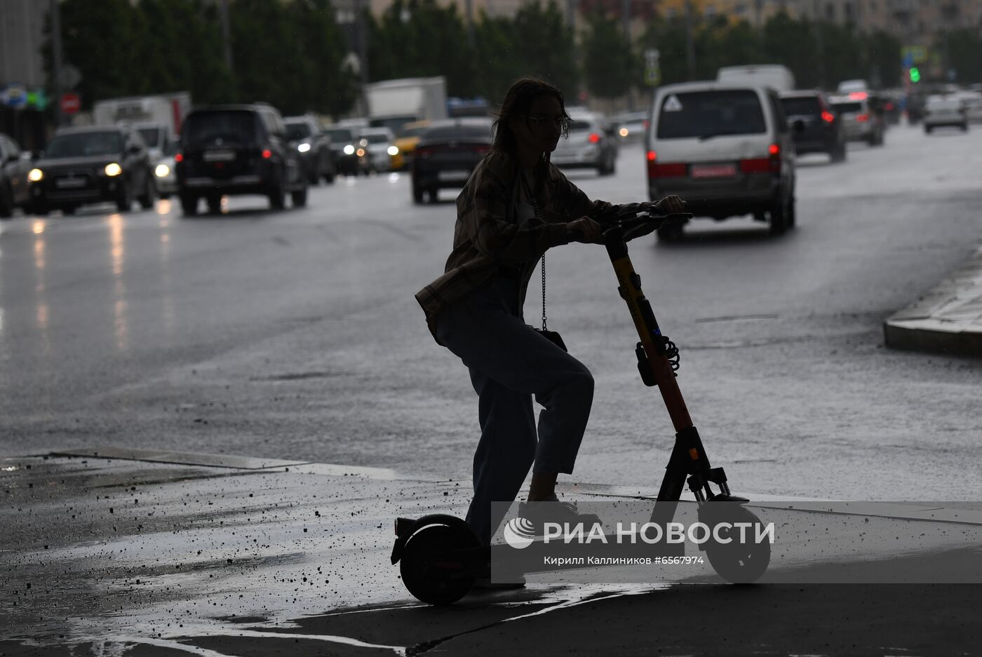 Власти Москвы подготовили меры регулирования движения на электросамокатах