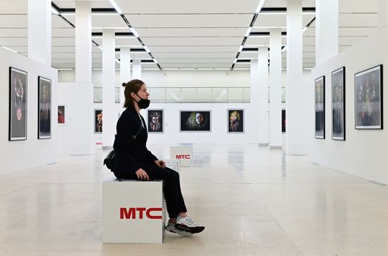 Открытие выставок в рамках XII Московского Международного Биеннале "Мода и стиль в фотографии - 2021"