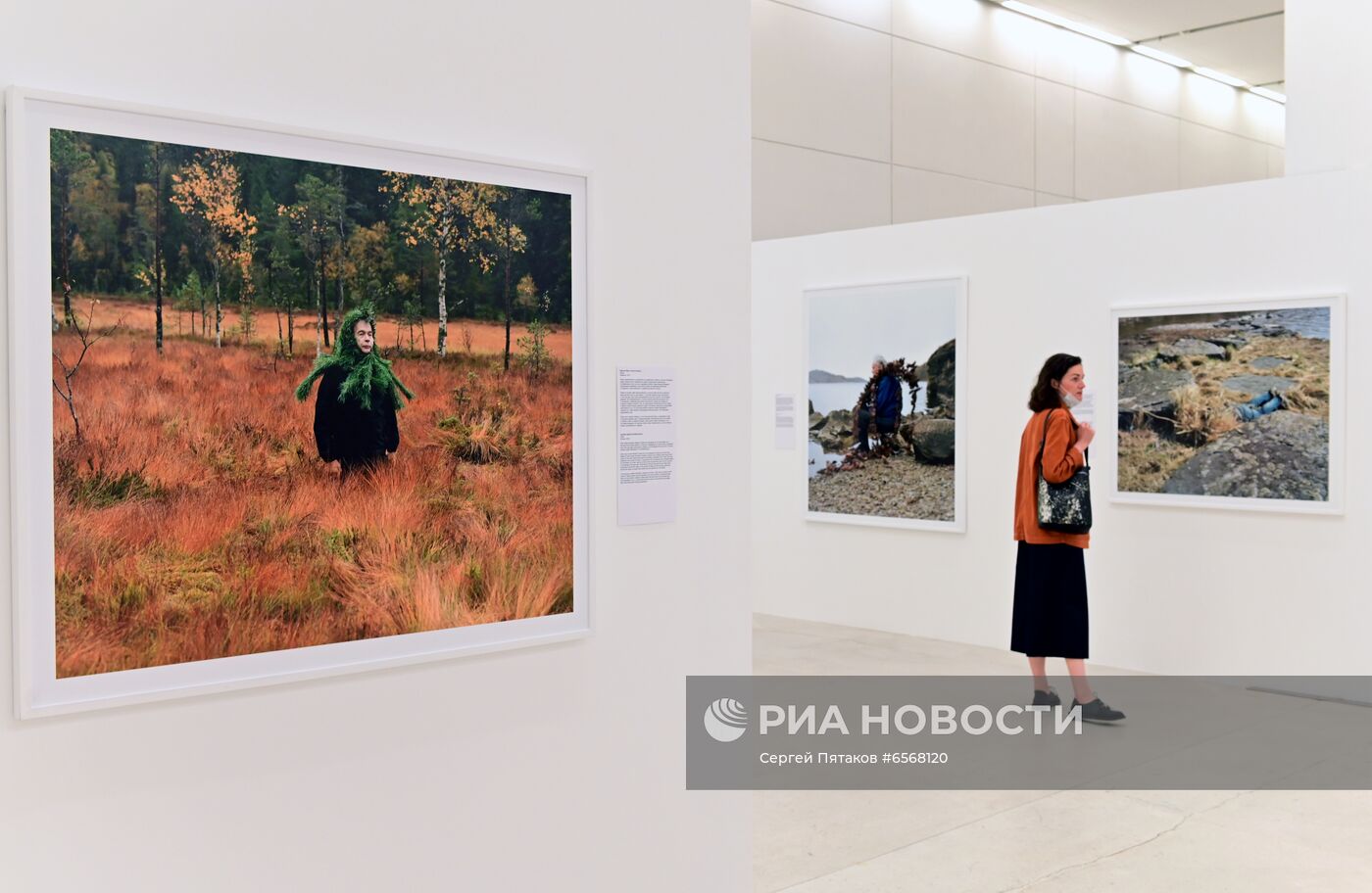 Открытие выставок в рамках XII Московского Международного Биеннале "Мода и стиль в фотографии - 2021"