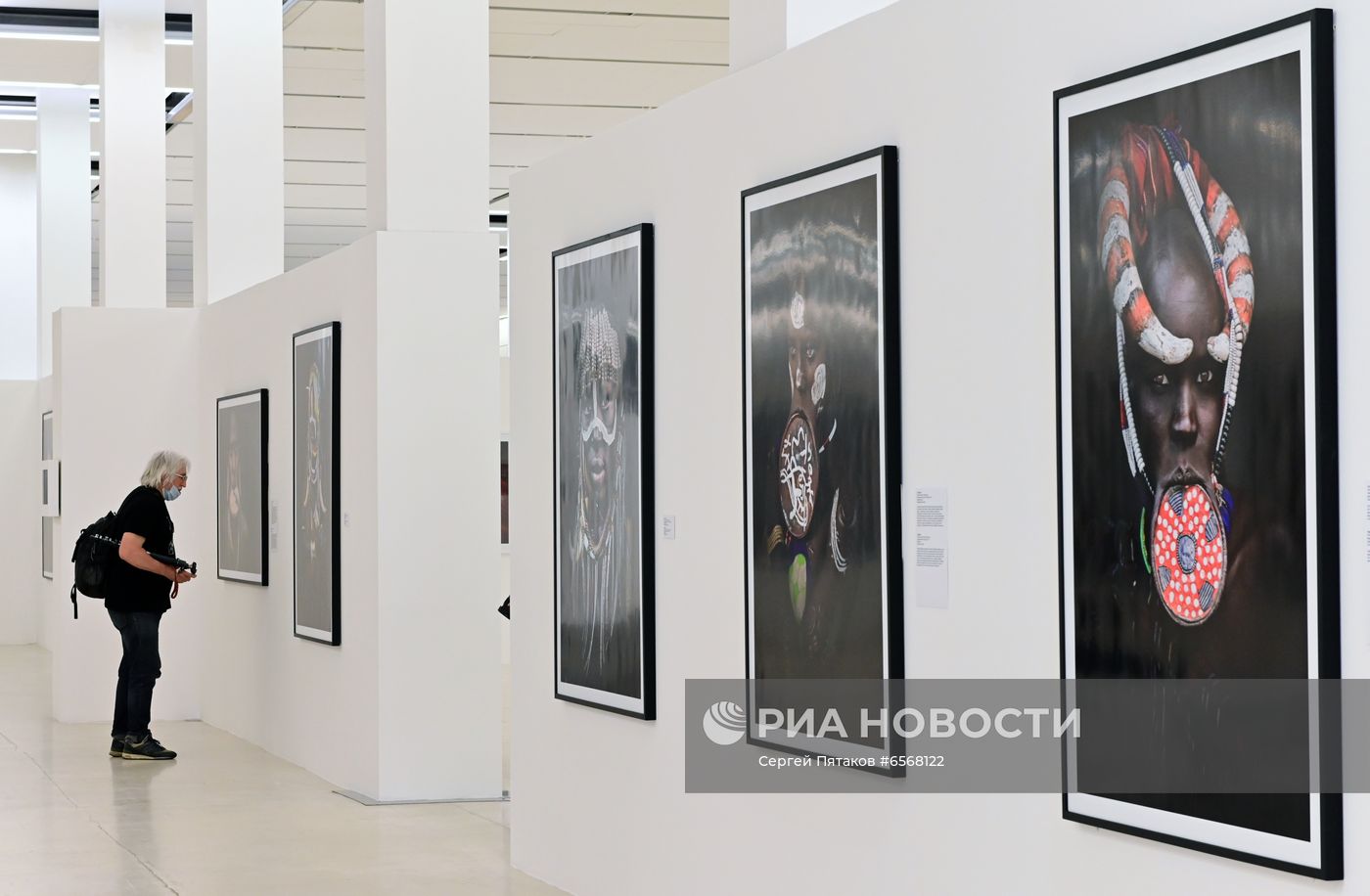 Открытие выставок в рамках XII Московского Международного Биеннале "Мода и стиль в фотографии - 2021"