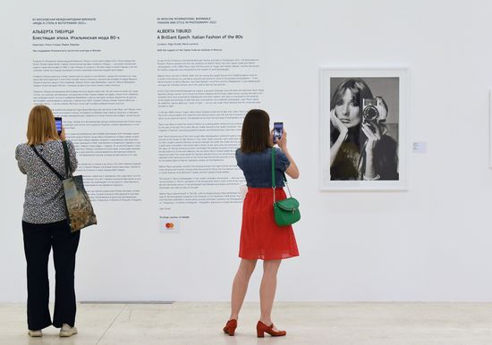 Открытие выставок в рамках XII Московского Международного Биеннале "Мода и стиль в фотографии - 2021"