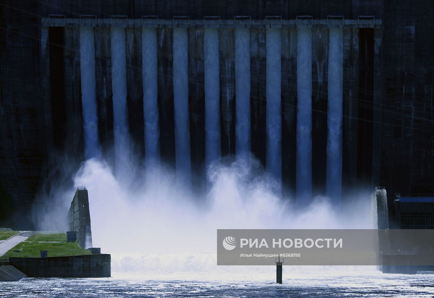 Водосброс на Саяно-Шушенской ГЭС