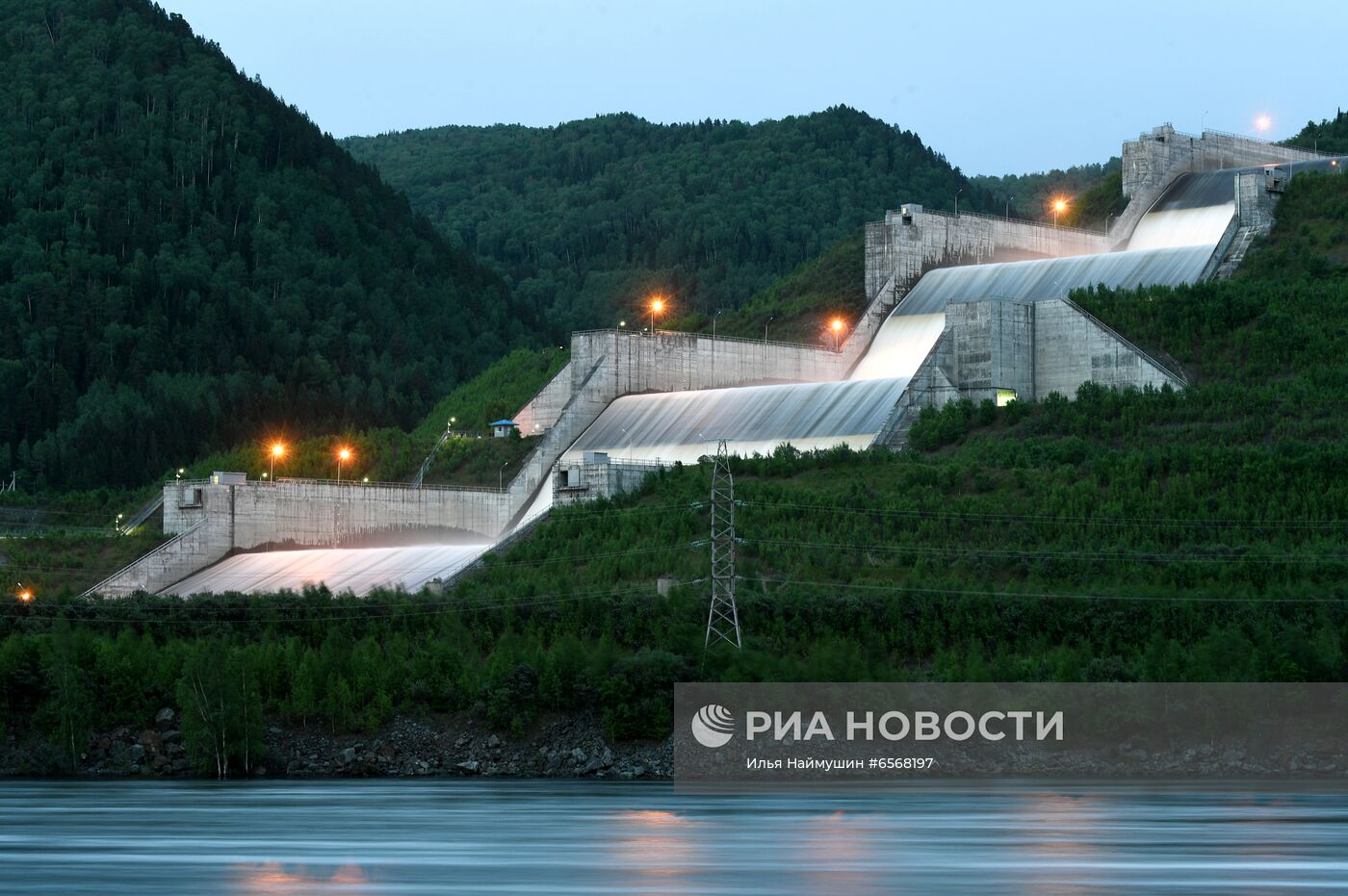 Водосброс на Саяно-Шушенской ГЭС