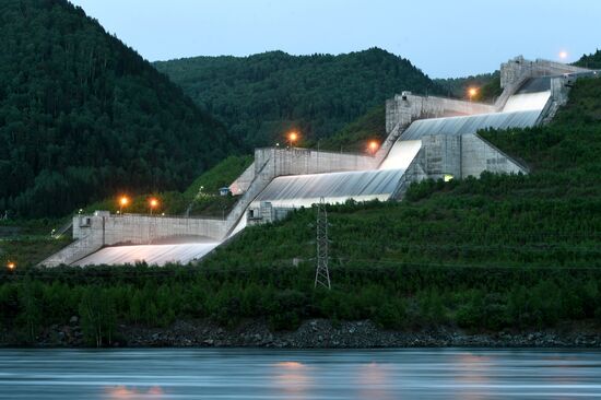 Водосброс на Саяно-Шушенской ГЭС