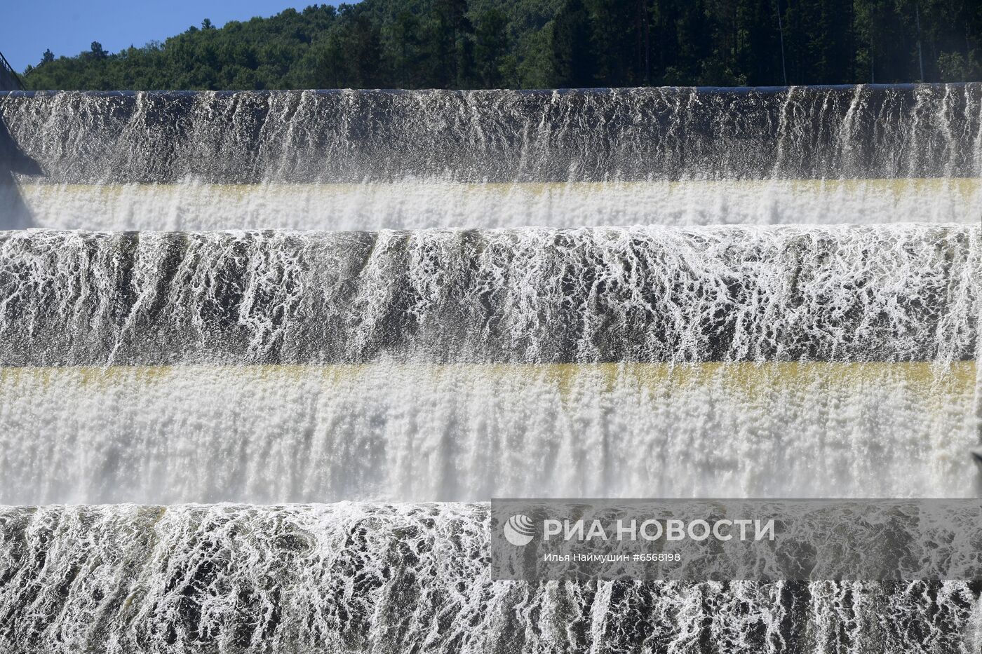Водосброс на Саяно-Шушенской ГЭС
