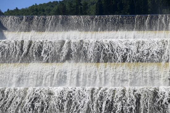 Водосброс на Саяно-Шушенской ГЭС