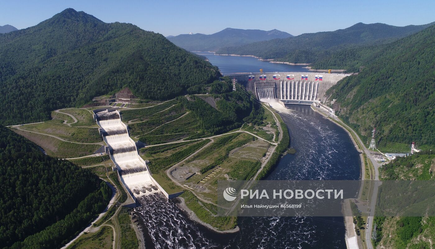 Водосброс на Саяно-Шушенской ГЭС