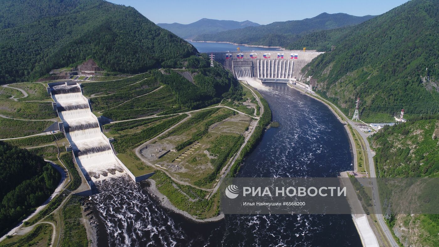 Водосброс на Саяно-Шушенской ГЭС