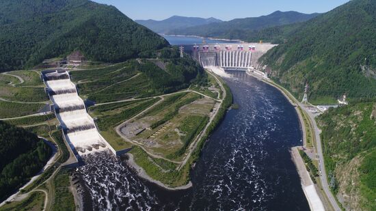 Водосброс на Саяно-Шушенской ГЭС