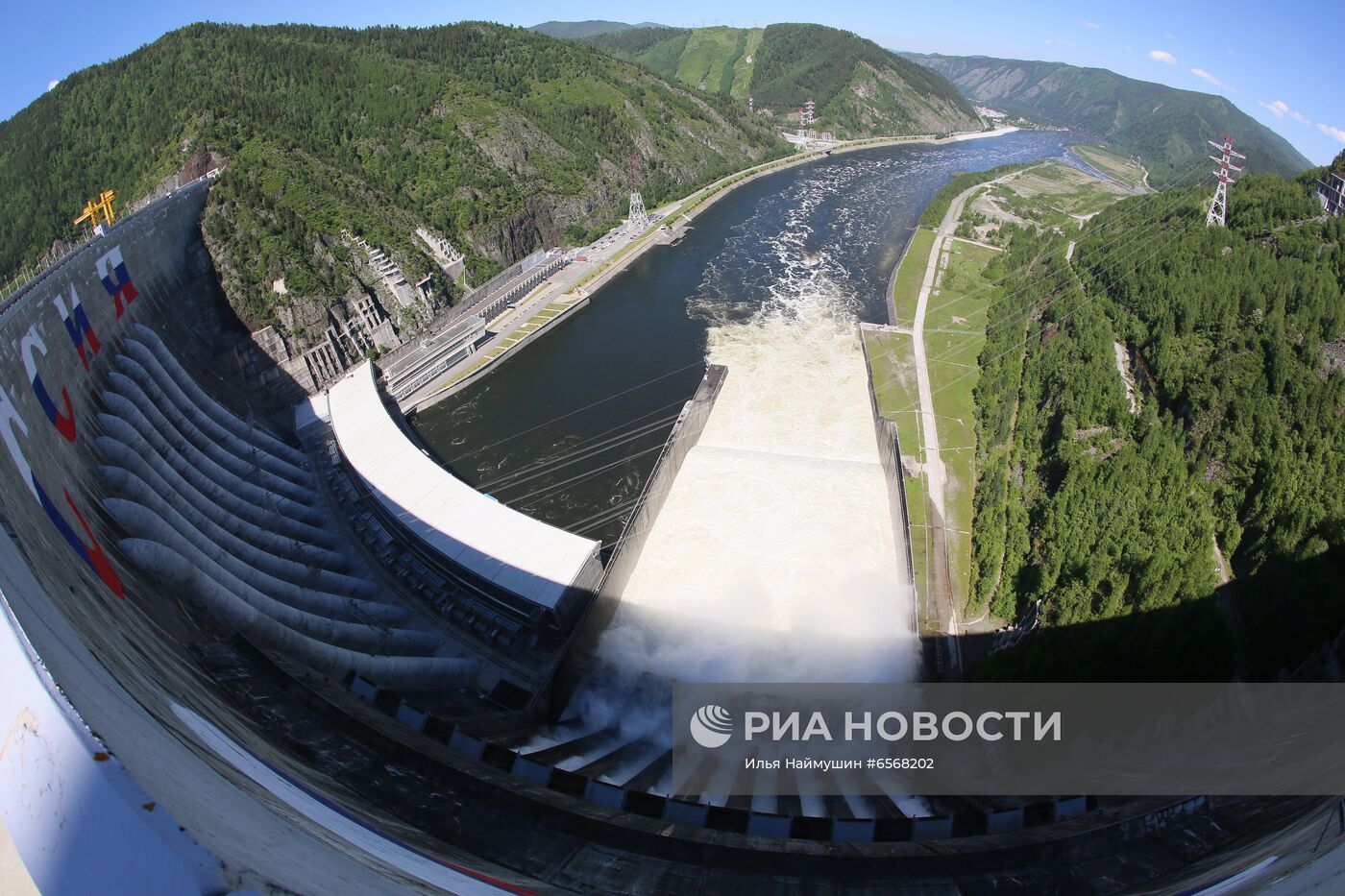 Водосброс на Саяно-Шушенской ГЭС