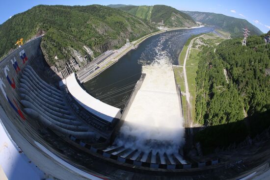 Водосброс на Саяно-Шушенской ГЭС
