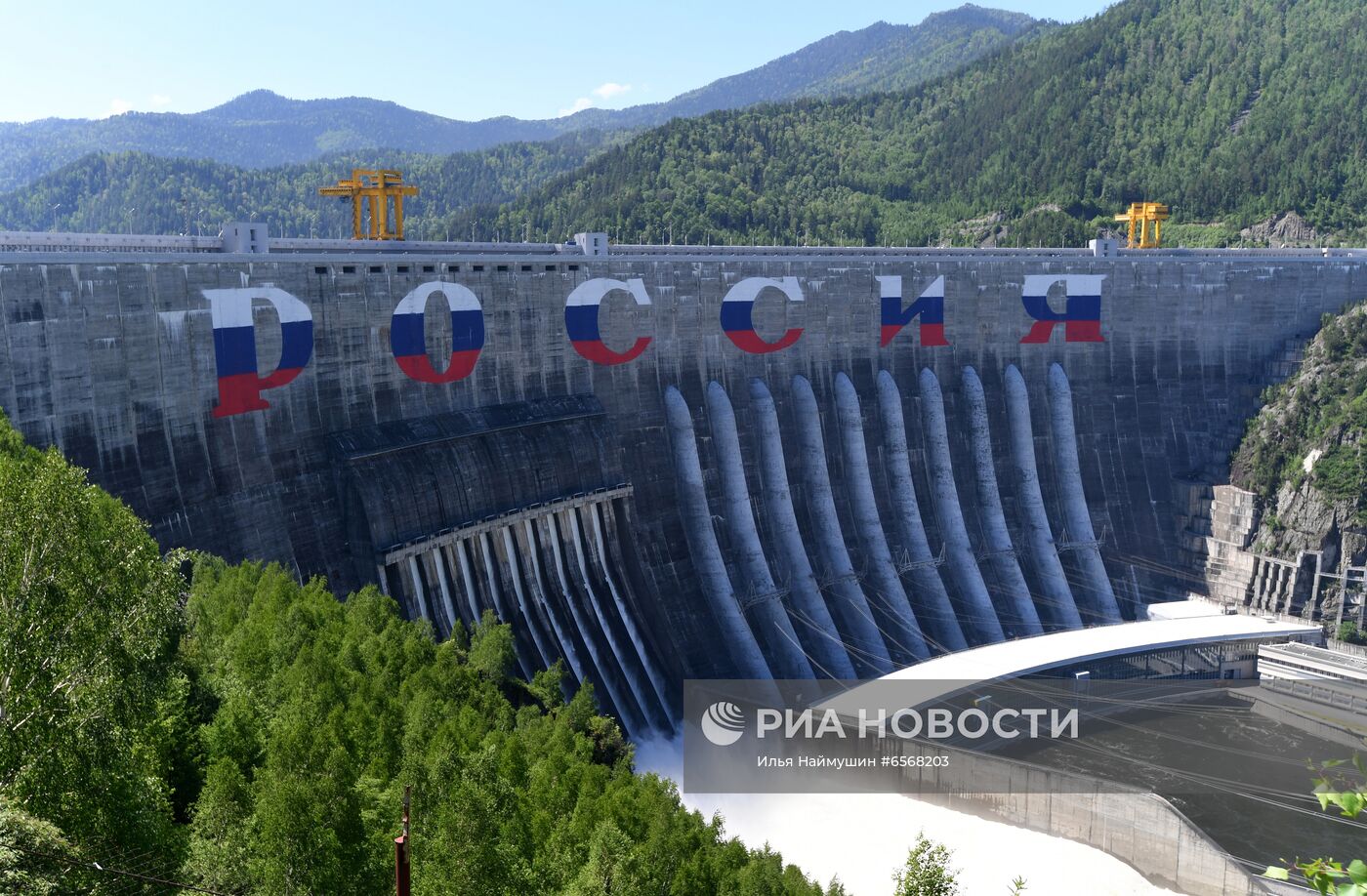 Водосброс на Саяно-Шушенской ГЭС