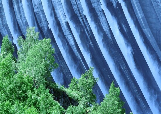 Водосброс на Саяно-Шушенской ГЭС