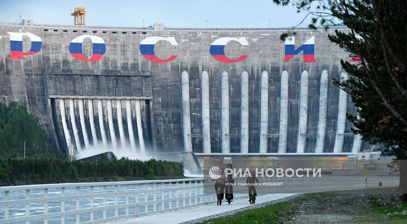 Водосброс на Саяно-Шушенской ГЭС