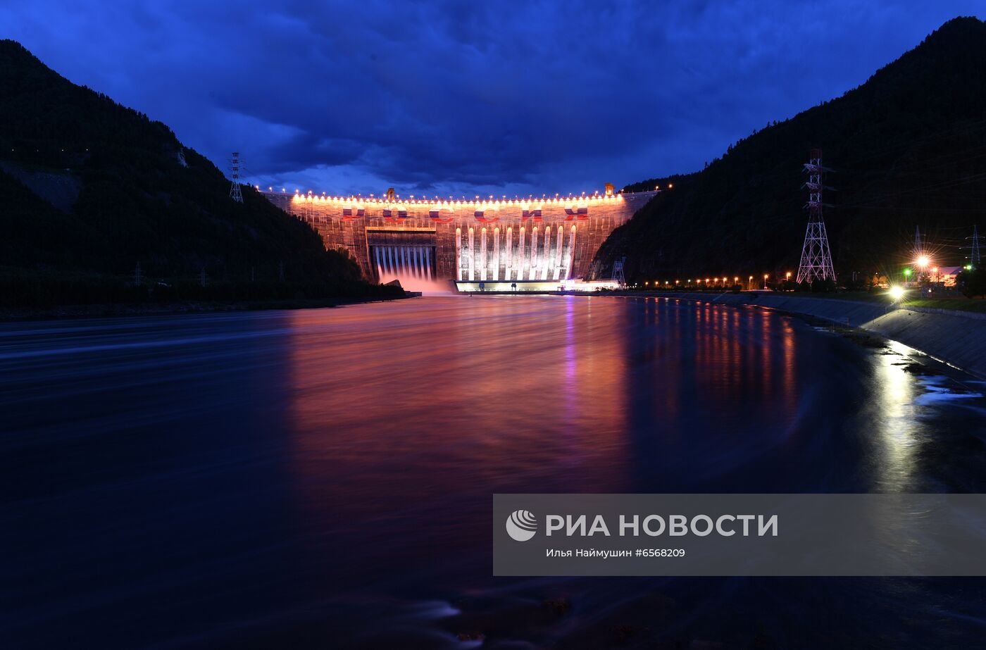 Водосброс на Саяно-Шушенской ГЭС