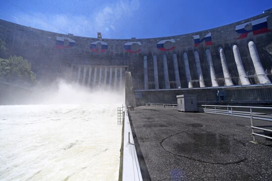 Водосброс на Саяно-Шушенской ГЭС