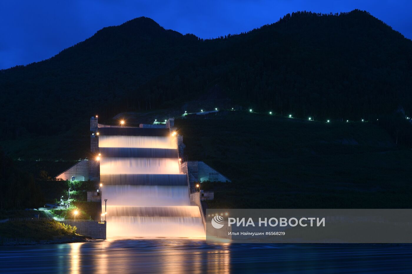 Водосброс на Саяно-Шушенской ГЭС