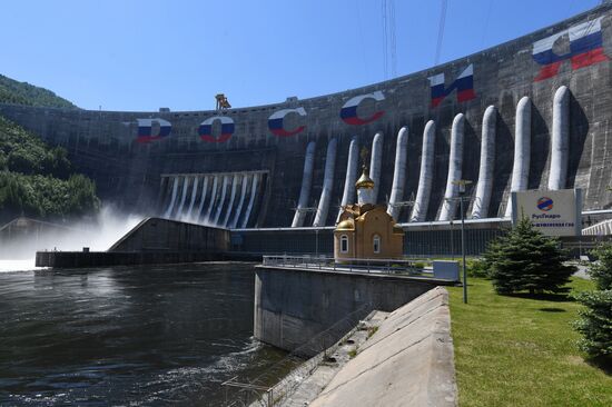 Водосброс на Саяно-Шушенской ГЭС