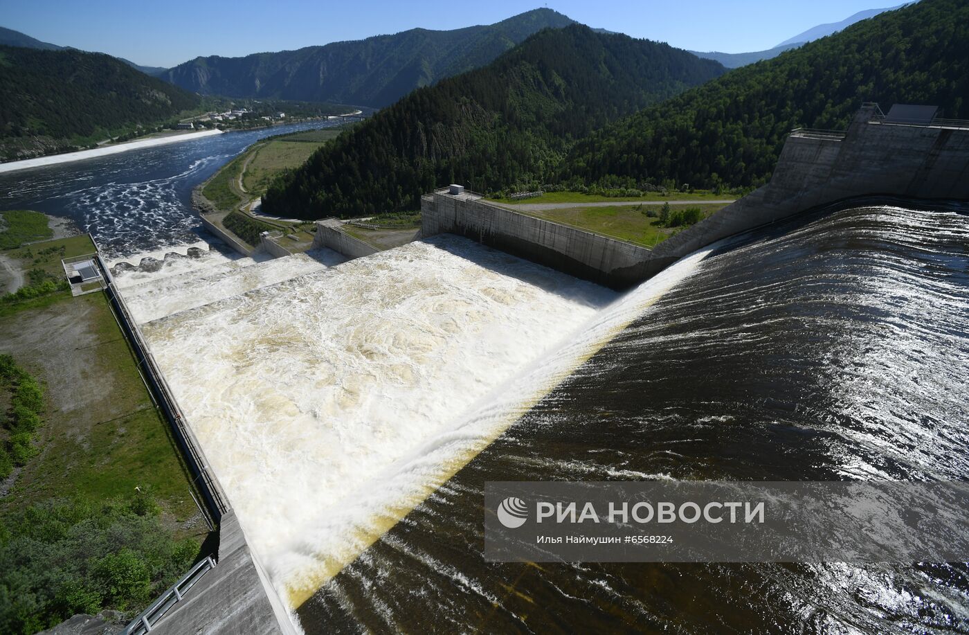 Водосброс на Саяно-Шушенской ГЭС