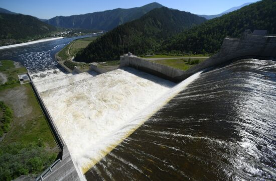 Водосброс на Саяно-Шушенской ГЭС