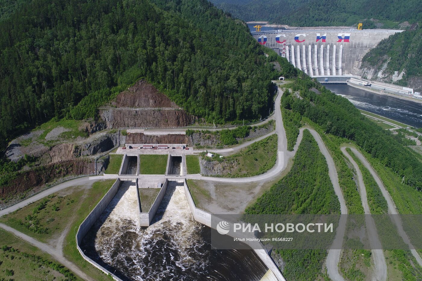 Водосброс на Саяно-Шушенской ГЭС