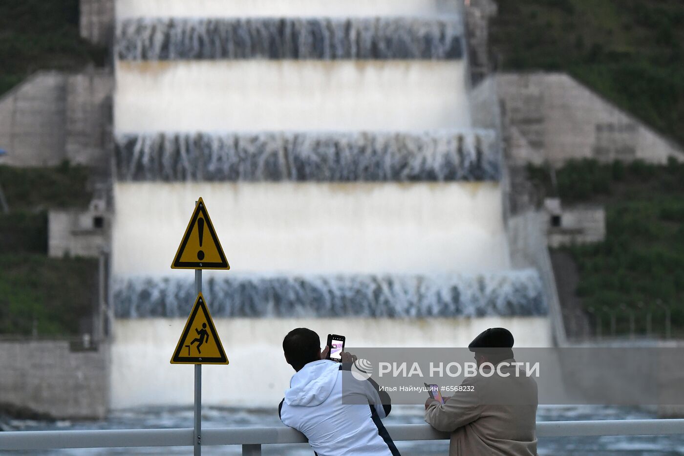 Водосброс на Саяно-Шушенской ГЭС