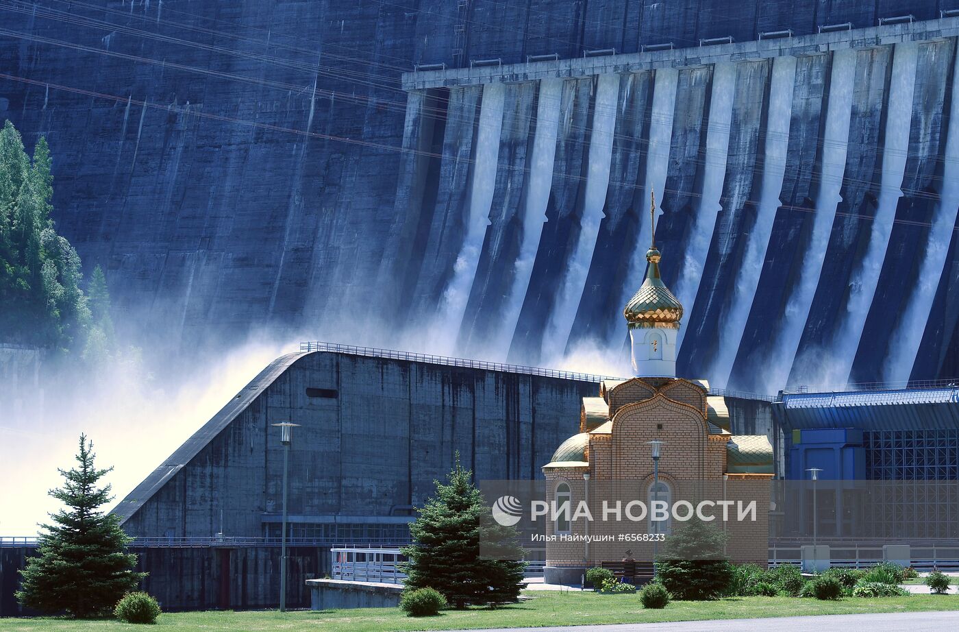 Водосброс на Саяно-Шушенской ГЭС