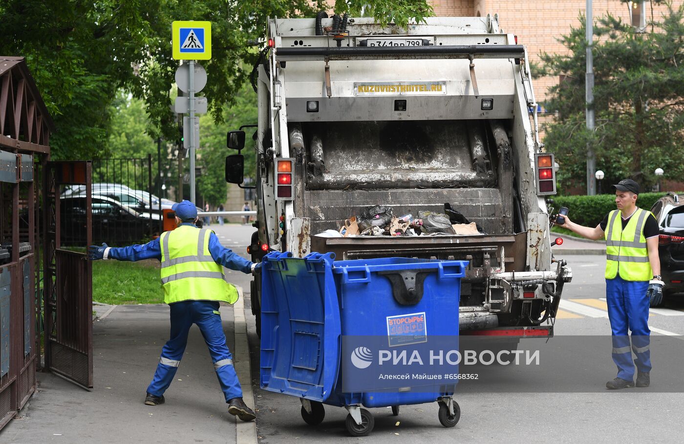 Вывоз мусора в Москве 