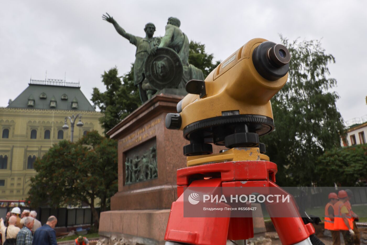 Начало реставрации памятника Минину и Пожарскому