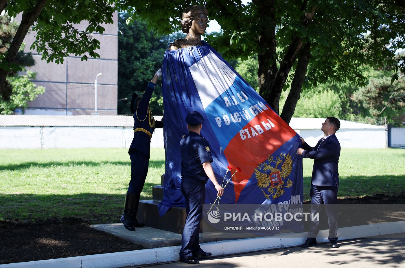 Открытие бюстов Героям Советского Союза в краснодарском летном училище