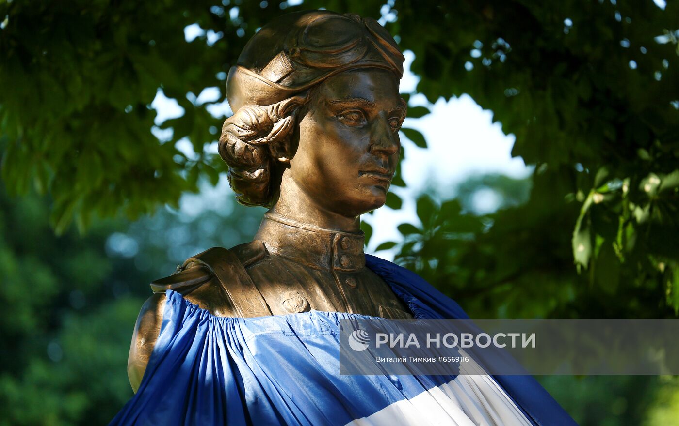 Открытие бюстов Героям Советского Союза в краснодарском летном училище