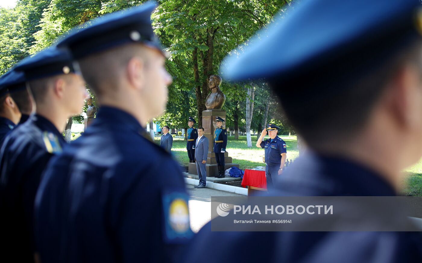 Открытие бюстов Героям Советского Союза в краснодарском летном училище