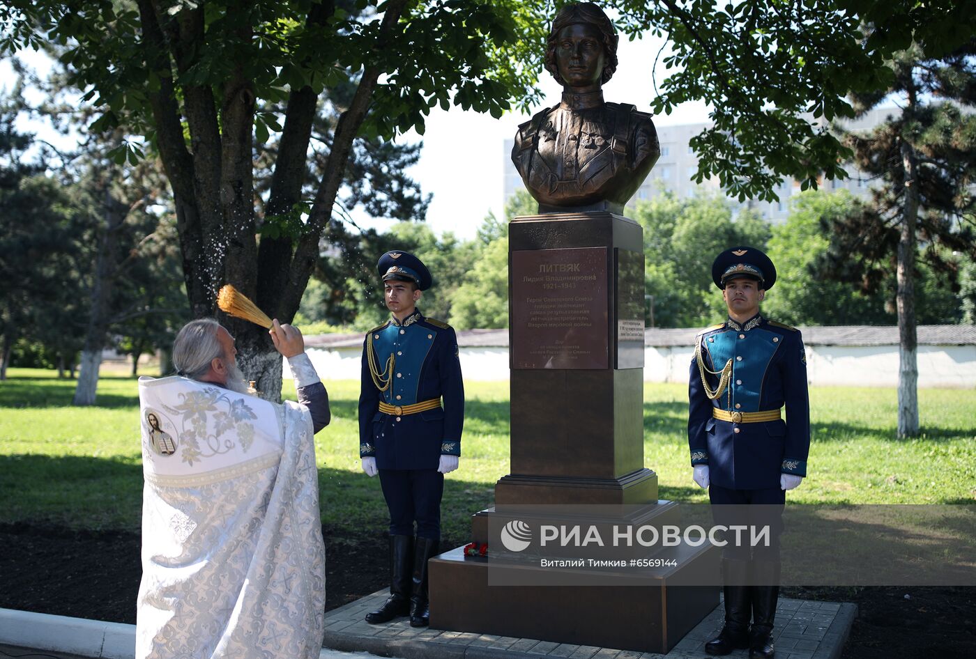 Открытие бюстов Героям Советского Союза в краснодарском летном училище