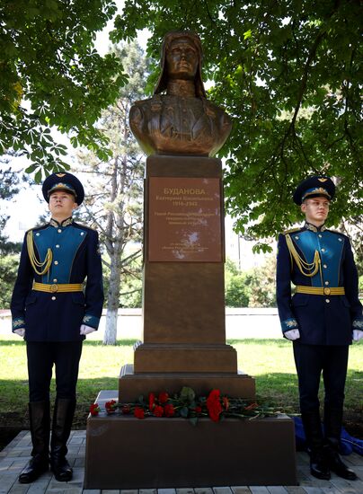 Открытие бюстов Героям Советского Союза в краснодарском летном училище