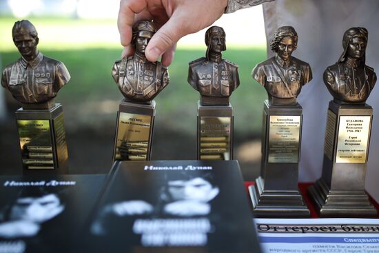 Открытие бюстов Героям Советского Союза в краснодарском летнем училище 