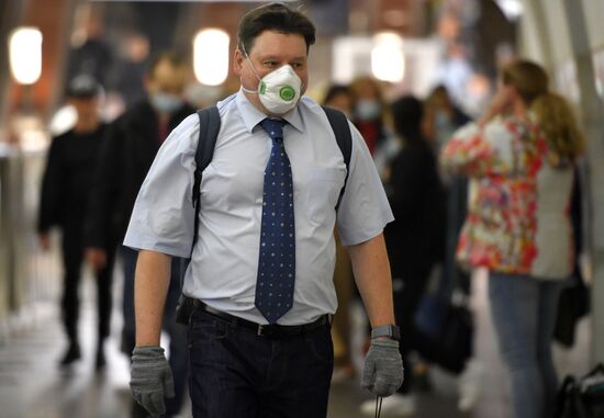 В Москве усилился контроль за ношением масок    