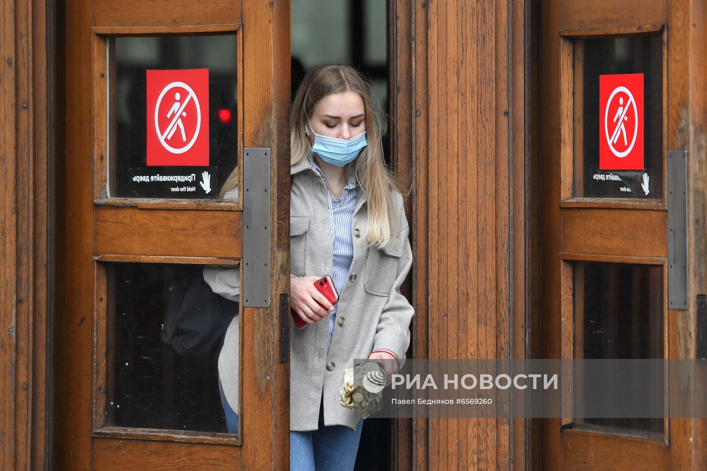 В Москве усилился контроль за ношением масок