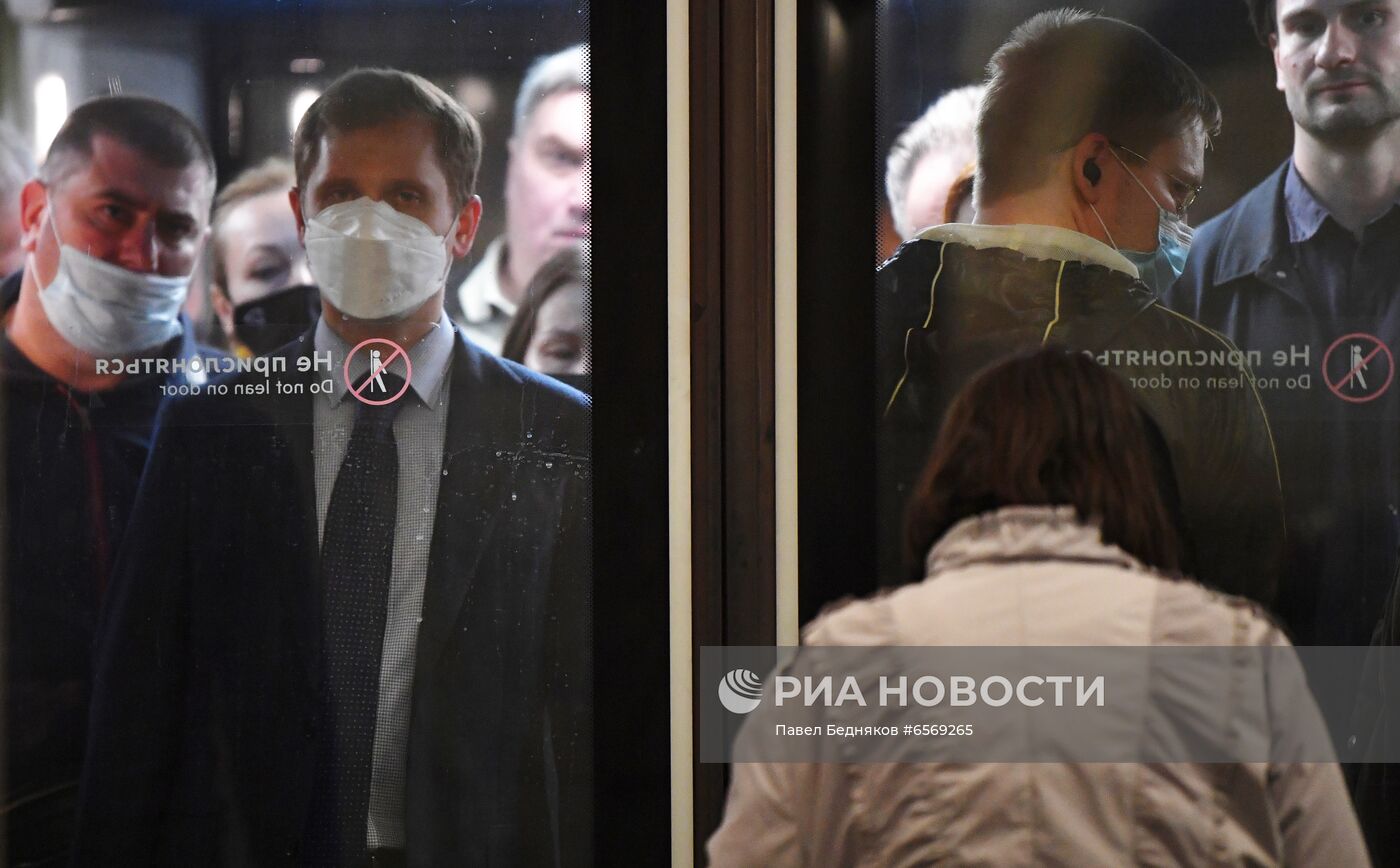 В Москве усилился контроль за ношением масок