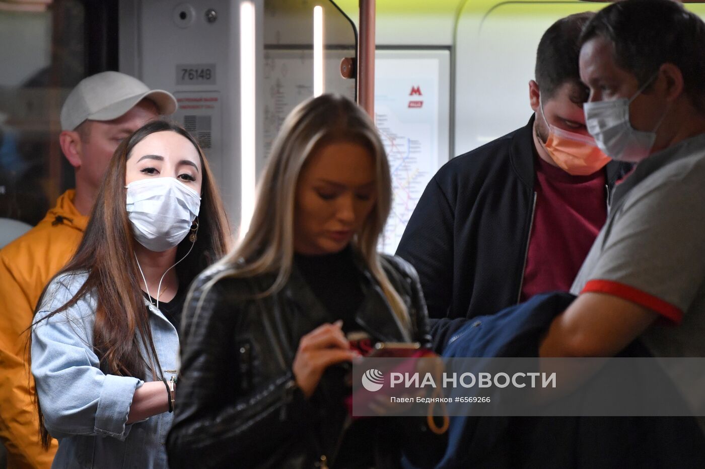 В Москве усилился контроль за ношением масок    