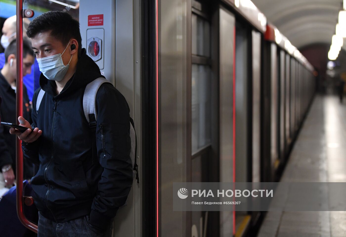 В Москве усилился контроль за ношением масок