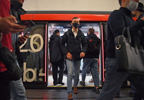 В Москве усилился контроль за ношением масок    