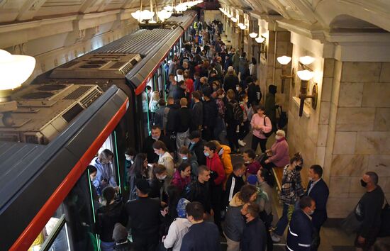 В Москве усилился контроль за ношением масок    